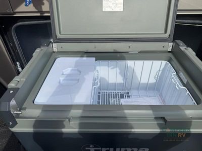 2025 Dynamax DynaQuest XL — photo 21 view