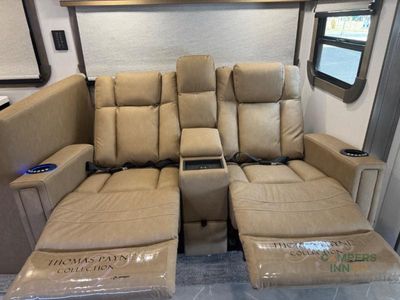 2025 Dynamax DynaQuest XL — photo 37 view
