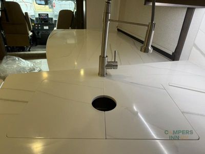 2025 Dynamax DynaQuest XL — photo 45 view