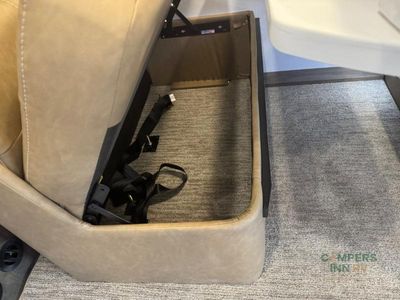 2025 Dynamax DynaQuest XL — photo 39 view