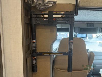 2025 Dynamax DynaQuest XL — photo 29 view