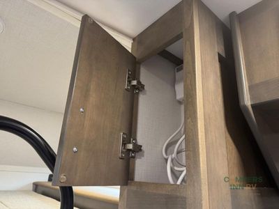2025 Dynamax DynaQuest XL — photo 31 view