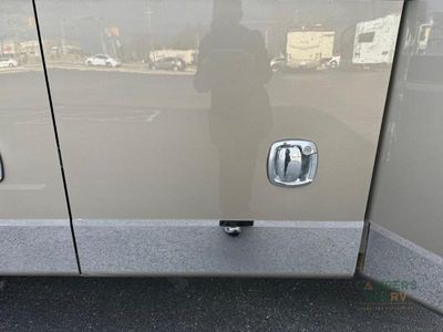 2025 Dynamax DynaQuest XL — photo 15 view