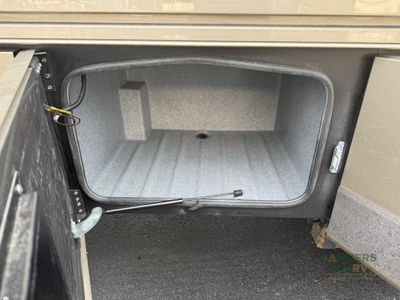 2025 Dynamax DynaQuest XL — photo 8 view