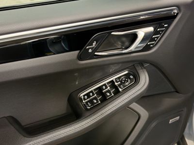 2022 Porsche Macan - Photo 23