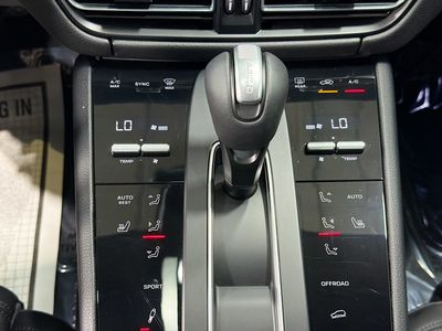 2022 Porsche Macan - Photo 34
