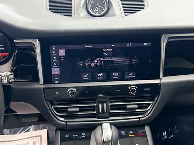 2022 Porsche Macan - Photo 29