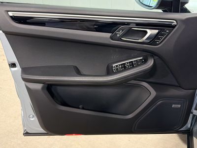 2022 Porsche Macan - Photo 22