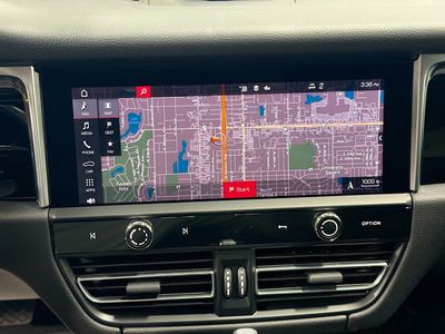 2022 Porsche Macan - Photo 32