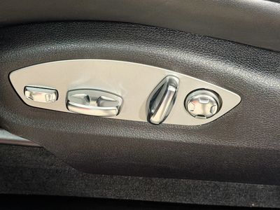 2022 Porsche Macan - Photo 25