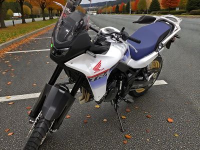 2025 Honda Transalp - Photo 4