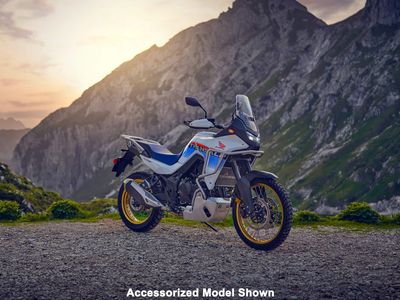 2025 Honda Transalp - Photo 3