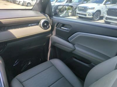 2023 Chevrolet Colorado — photo 17 view