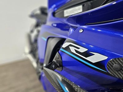 2026 Yamaha YZF-R1 - Photo 12