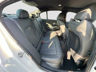 2026 BMW 3 Series — photo 22 view