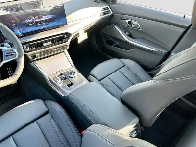 2026 BMW 3 Series — photo 18 view