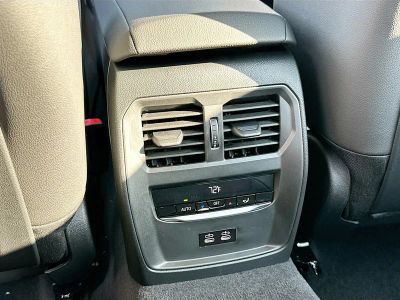 2026 BMW 3 Series — photo 20 view