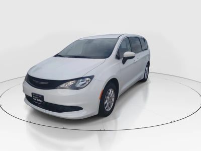 2023 Chrysler Voyager - Photo 3