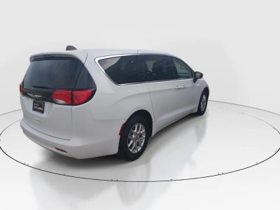 2023 Chrysler Voyager - Photo 7