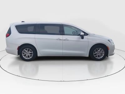 2023 Chrysler Voyager - Photo 8