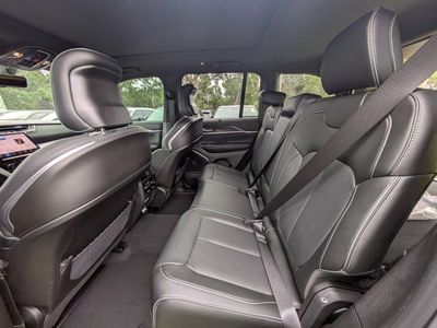 2025 Jeep Grand Cherokee - Photo 12