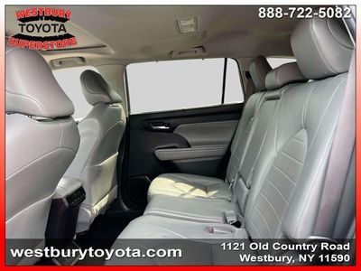 2022 Toyota Highlander - Photo 14