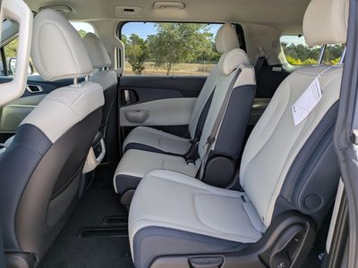 2026 Kia Carnival — photo 14 view