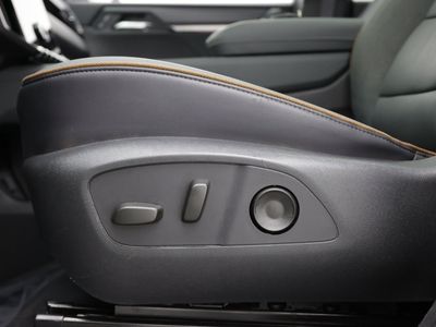 2025 GMC Acadia - Photo 18