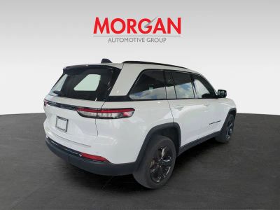 2023 Jeep Grand Cherokee — detail view