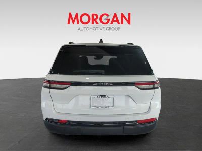 2023 Jeep Grand Cherokee — engine compartment view