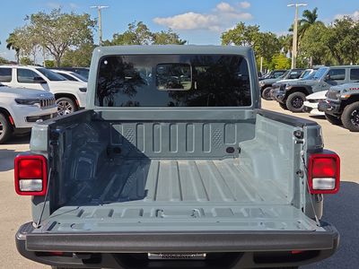 2026 Jeep Gladiator — photo 10 view