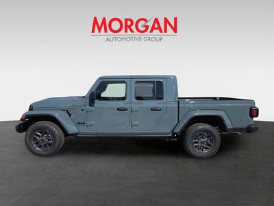 2026 Jeep Gladiator — photo 9 view
