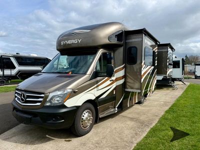 2017 Thor Motor Coach Synergy - Photo 4
