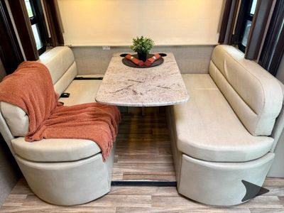 2017 Thor Motor Coach Synergy - Photo 17