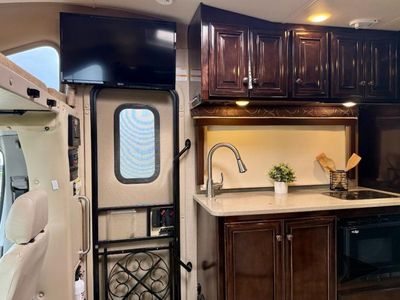 2017 Thor Motor Coach Synergy - Photo 20