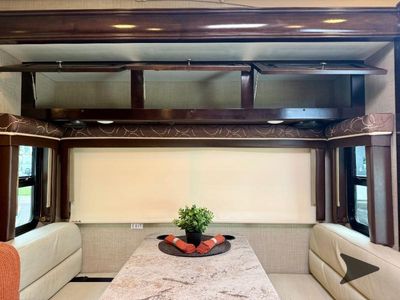 2017 Thor Motor Coach Synergy - Photo 16