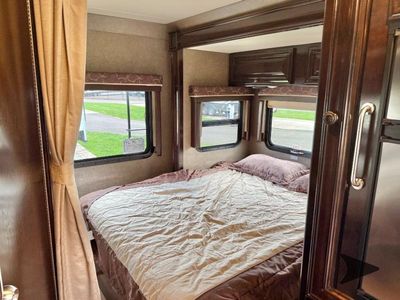 2017 Thor Motor Coach Synergy - Photo 33