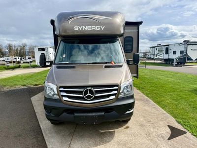 2017 Thor Motor Coach Synergy - Photo 3