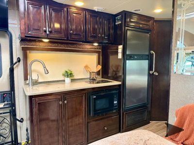 2017 Thor Motor Coach Synergy - Photo 19
