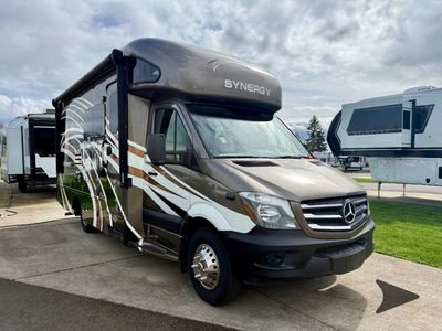 2017 Thor Motor Coach Synergy - Photo 1