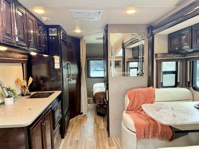 2017 Thor Motor Coach Synergy - Photo 12