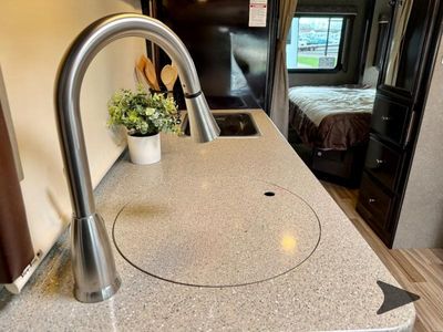 2017 Thor Motor Coach Synergy - Photo 22