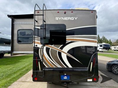 2017 Thor Motor Coach Synergy - Photo 6