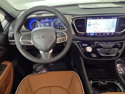 2026 Chrysler Pacifica — photo 13 view