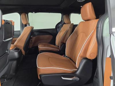 2026 Chrysler Pacifica — photo 11 view