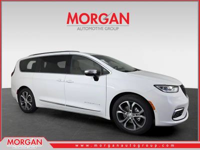 2026 Chrysler Pacifica Pinnacle in White — front three-quarter view
