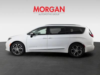 2026 Chrysler Pacifica — photo 7 view