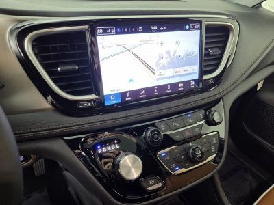 2026 Chrysler Pacifica — photo 15 view