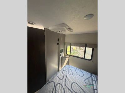 2025 Coachmen RV Freelander — photo 31 view