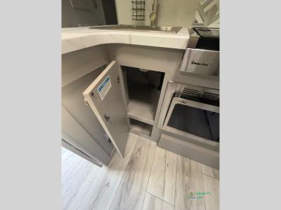 2025 Coachmen RV Freelander — photo 23 view